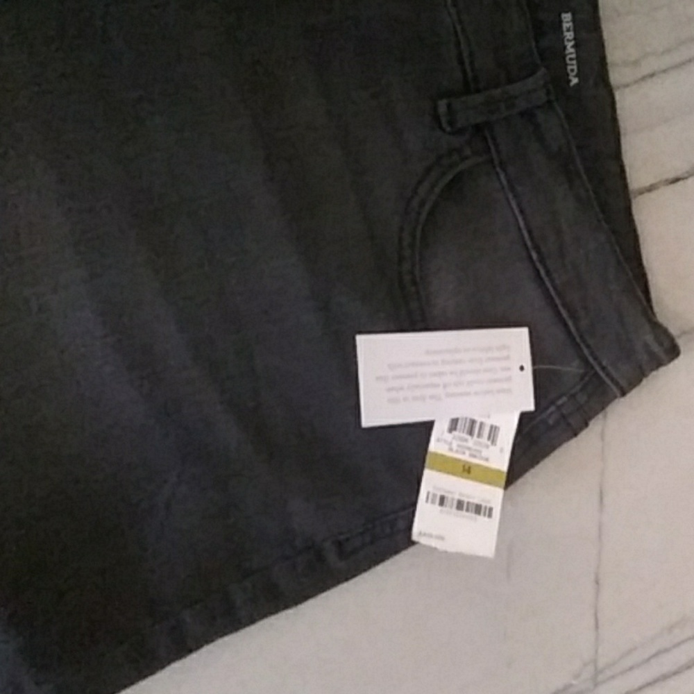 Shorts - Picture 4 of 6